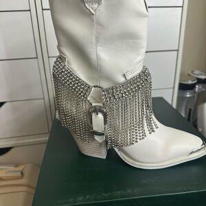 BEAST FASHION White Heeled Boots with Silver Fringe
